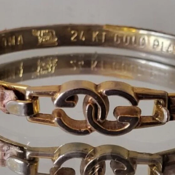 VINTAGE GUCCI GG 24K GOLDPLATED
BEIGE SNAKE'S SKIN BANGLE BRACELET - Picture 7 of 16